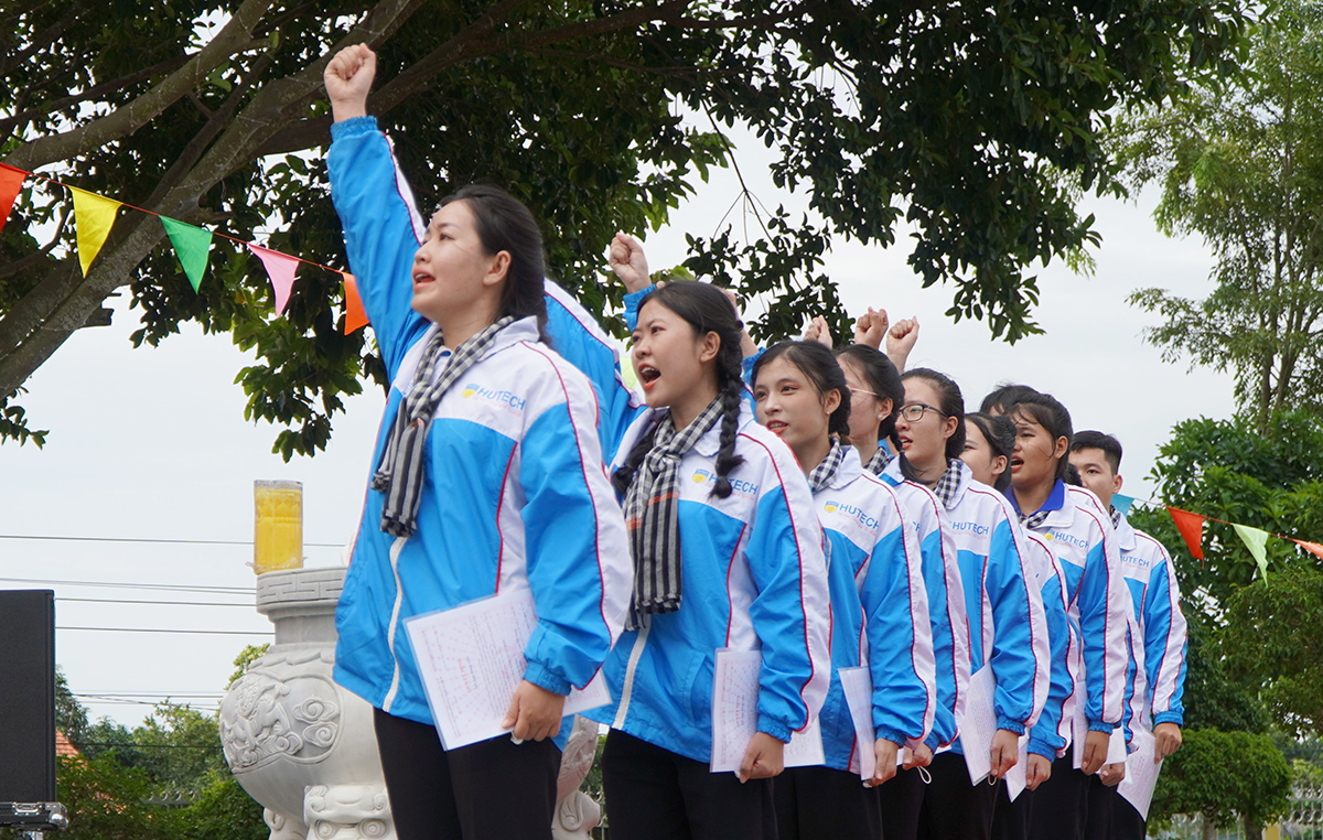 Giữ trọn lời thề đảng viên để phòng, chống sự suy thoái về tư tưởng chính trị, đạo đức, lối sống, “tự diễn biến”, “tự chuyển hóa”